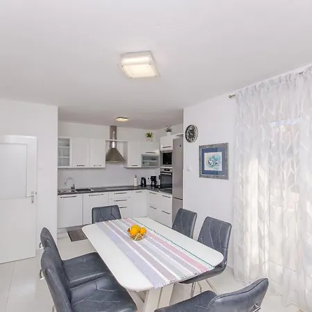 Vito Apartman Postira